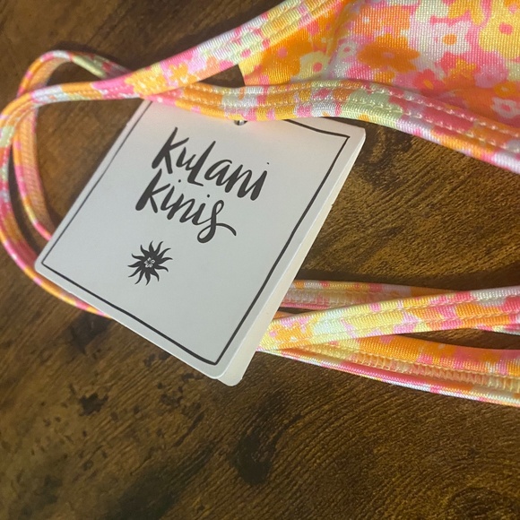 🌺New with tags! Kulani Kinis Bikini Top! - Picture 4 of 4